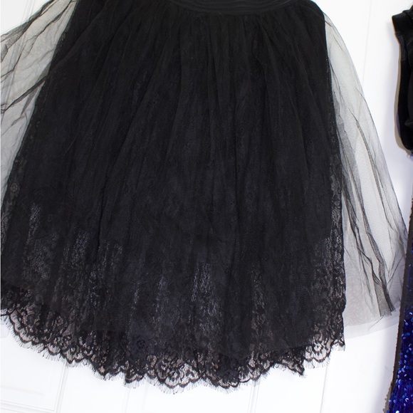 Mid length lace midi skirt with tile overlay and elastic waistband - Picture 7 of 7